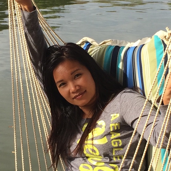 Profile Picture of Bee Wartheb (@beewarthen) on Poshmark