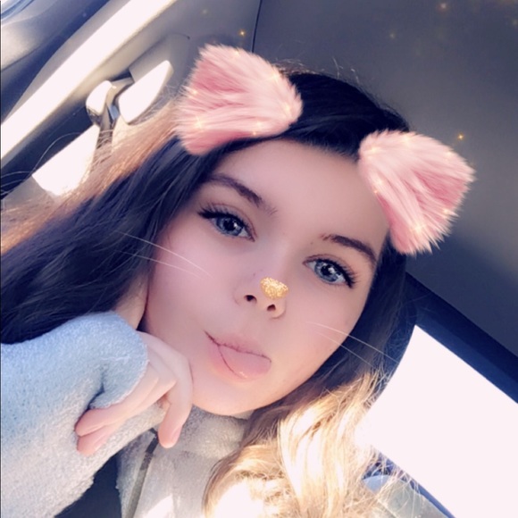 Profile Picture of Kelsie Martin (@kelsiemxoxo) on Poshmark