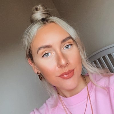 Profile Picture of Molly Lewis (@mollymollylewis) on Twitter