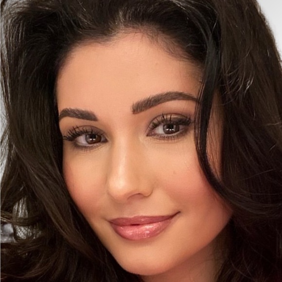 Profile Picture of Dana Dicillo (@daners82) on Poshmark