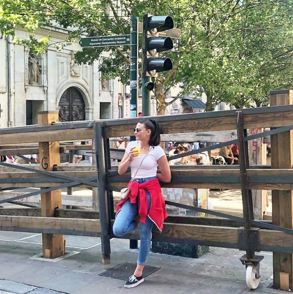 Profile Picture of Lauren Glowatz (@lglow5) on Poshmark