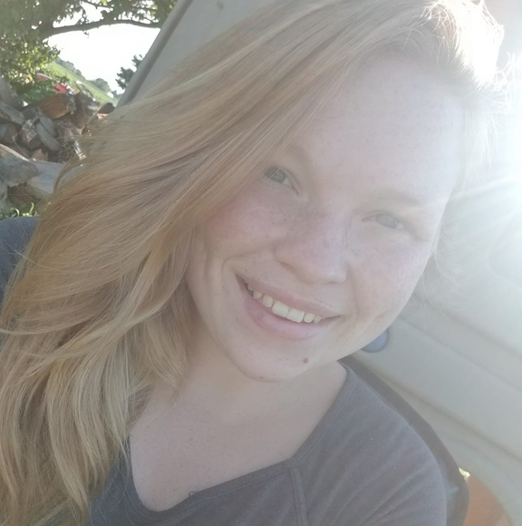 Profile Picture of Bailey Burns (@baileyburns434) on Poshmark