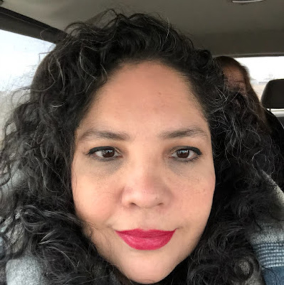 Teresa Uhrich - Poshmark Profile Picture of Teresa Uhrich (@maria_uhrich) on Poshmark