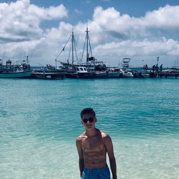 Profile Picture of David Krol (@davidkrol) on Poshmark