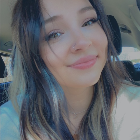 Profile Picture of Bailey Jackson (@baileyjacks) on Poshmark