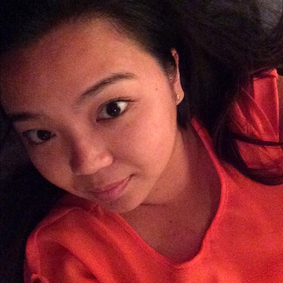 Profile Picture of Phallyca Ung (@heyyphallyca) on Poshmark