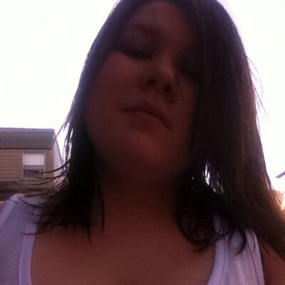 Profile Picture of Bethany Hopper (@emoloaf2013) on Twitter