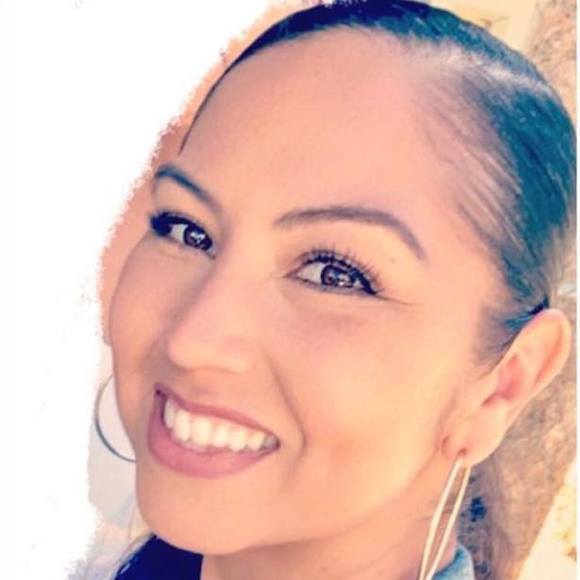 Profile Picture of Gloria Alvarado (@g_alvarado27) on Poshmark