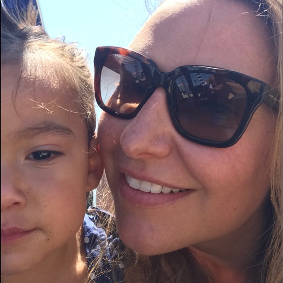 Profile Picture of Lauren Stutman (@beeker1018) on Poshmark