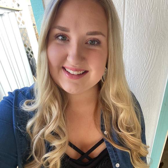 Profile Picture of Karlee Andrighetto (@kandrighetto) on Poshmark