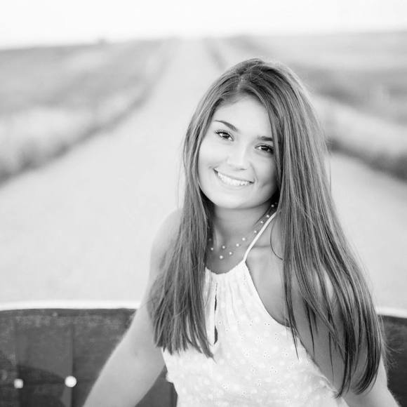 Profile Picture of Ashley Scherbenske (@ashleyscher) on Poshmark