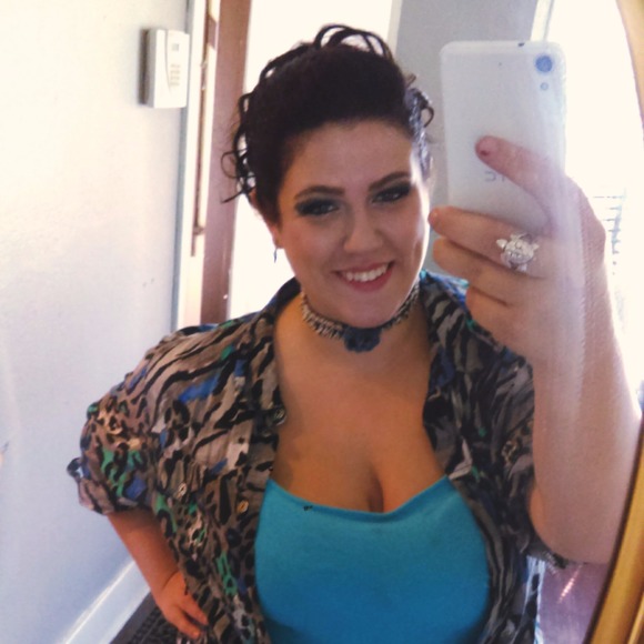 Profile Picture of Brittany Devore (@burtney18) on Poshmark