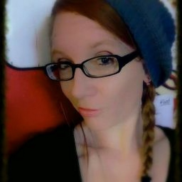 Julie Keely - Poshmark Profile Picture of Julie Keely (@julieekeely) on Poshmark