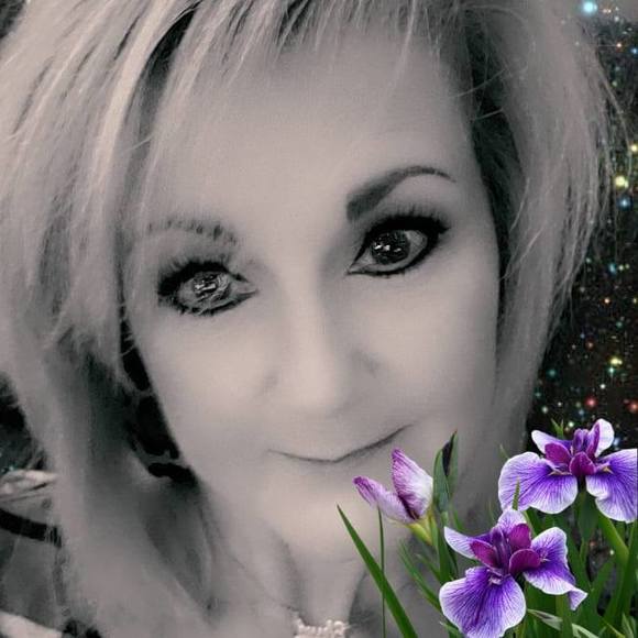 Profile Picture of Melanie Dickson (@melmann1114) on Poshmark