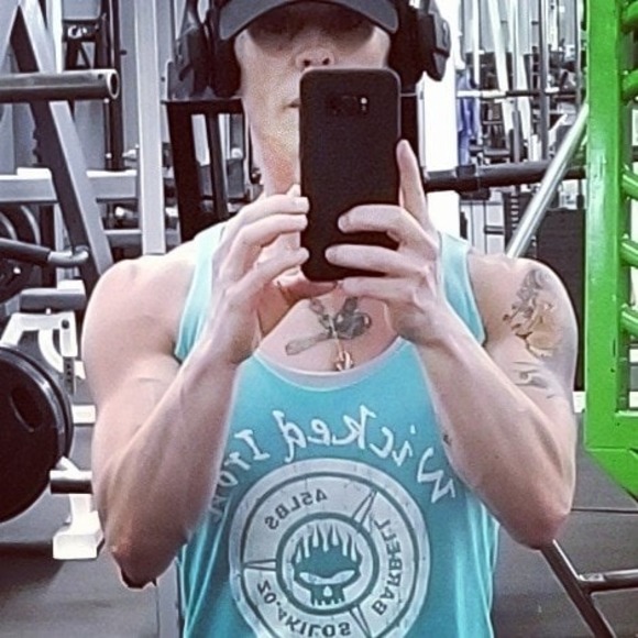 Profile Picture of Stephanie Render (@lilonestepn) on Poshmark