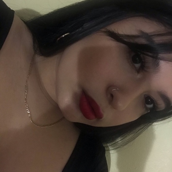 Profile Picture of Denise Cordova (@denc_) on Poshmark