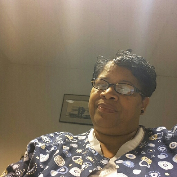 Profile Picture of Lorie Reid (@loriereid) on Poshmark