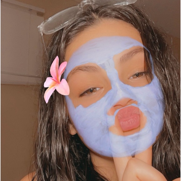 Profile Picture of Giuli Silletti (@giulisilletti) on Poshmark