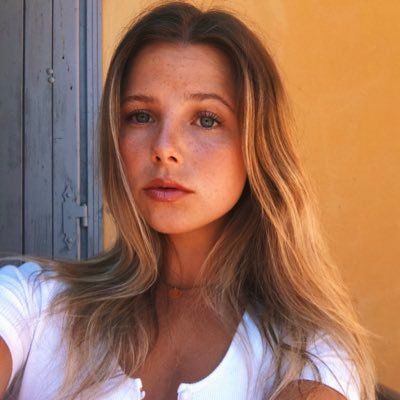 Profile Picture of Manz (@amandathacker14) on Twitter