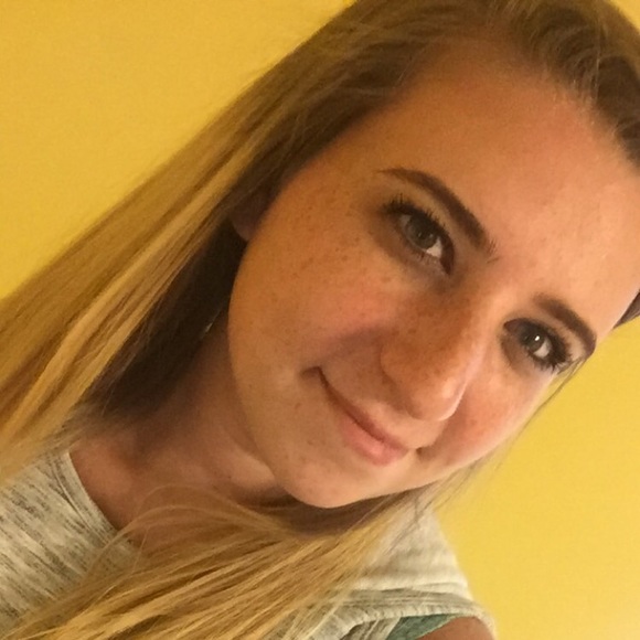 Profile Picture of Katie Wales (@kwales96) on Poshmark