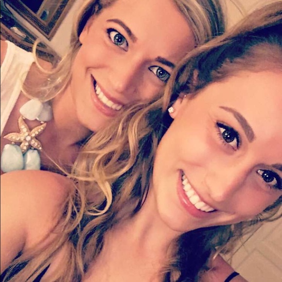 Profile Picture of Alexa Luciw (@aluciw17) on Poshmark