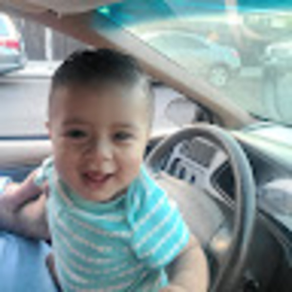 Profile Picture of Daniel Dubon (@danieldubon82) on Poshmark