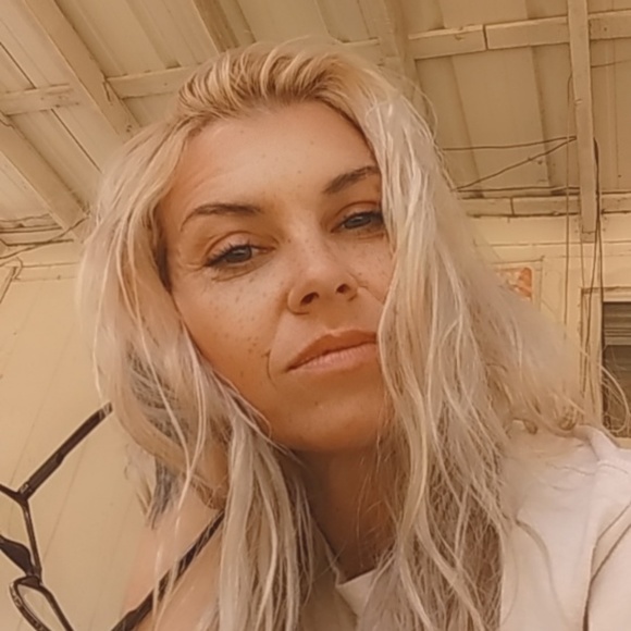 Profile Picture of Heather Reznicek (@hannahslovewaco) on Poshmark