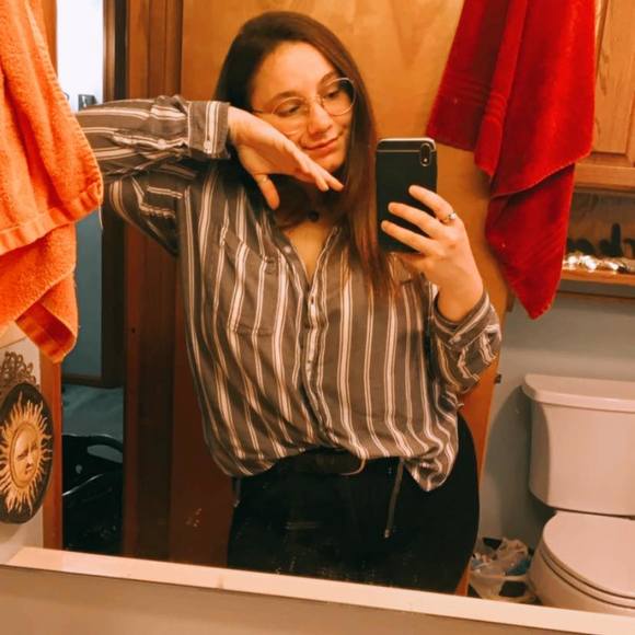 Profile Picture of Kristen Hoeffler (@kristenhoeffler) on Poshmark