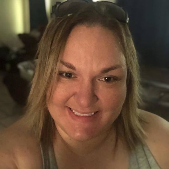 Profile Picture of Mechelle Wilbanks (@mechelle_renee) on Poshmark