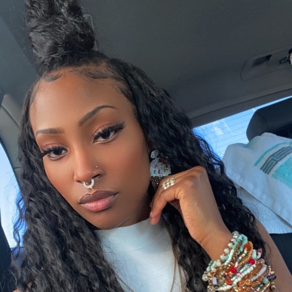 Profile Picture of Sorahya Lamothe (@raii0329) on Poshmark