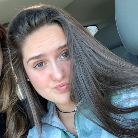 Profile Picture of Julia Sferlazza (@jsfer6) on Poshmark