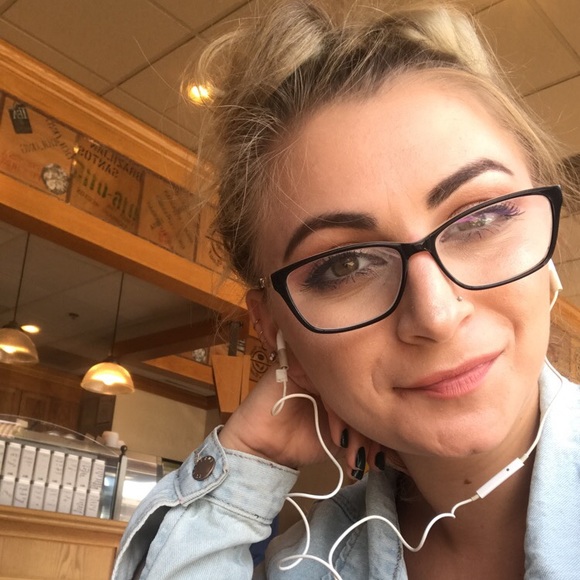 Profile Picture of Amanda Fraley (@amandafraley94) on Poshmark