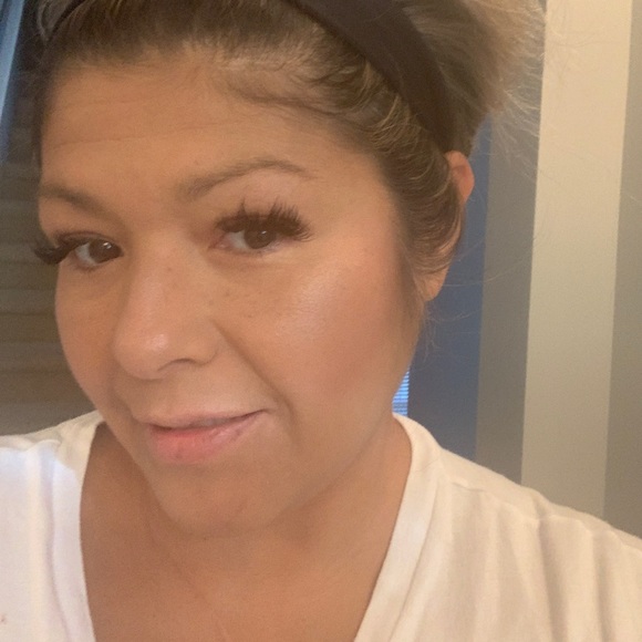 Profile Picture of Stephanie Woo (@stephanie_woo) on Poshmark