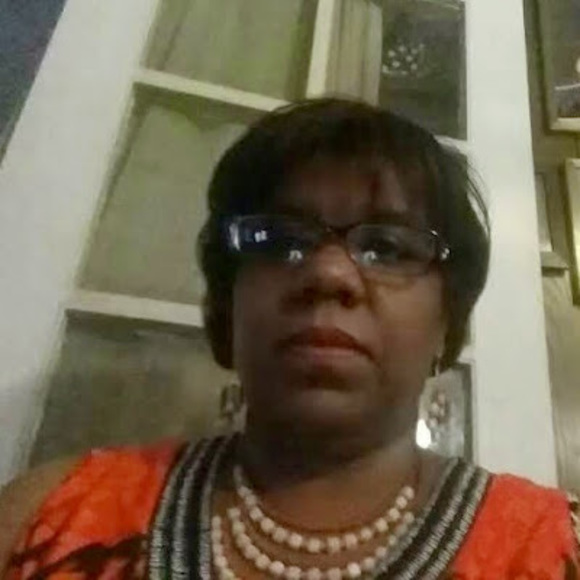 Profile Picture of Janet Davis (@mzdavis50) on Poshmark