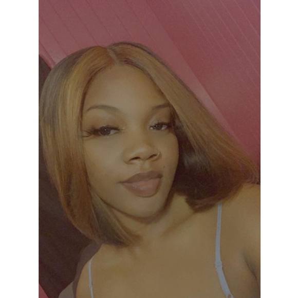 Profile Picture of Karolyn Mcilwain (@anniseluv) on Poshmark