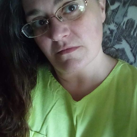 Profile Picture of Nikki Hornberger (@lilnikki712001) on Poshmark