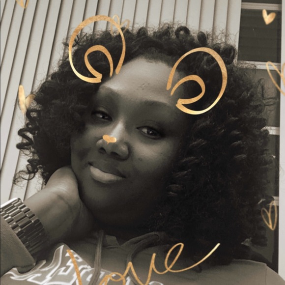 Profile Picture of Marlie Stpaulin (@stpaulinm) on Poshmark