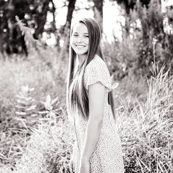 Profile Picture of Amber Evink (@amberevink) on Poshmark