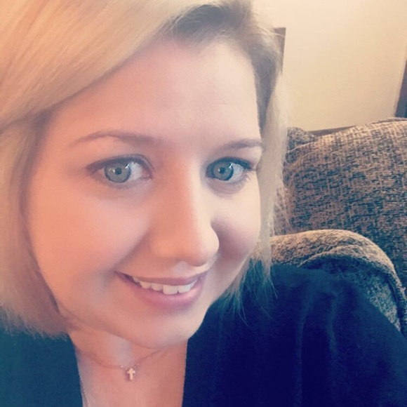 Jessie Mocol - Poshmark Profile Picture of Jessie Mocol (@jessiemay80) on Poshmark