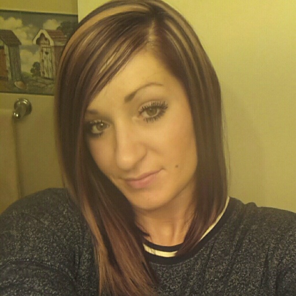 Profile Picture of Amanda Heater (@mandileann87) on Poshmark