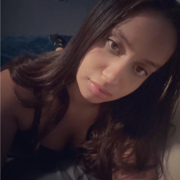 Profile Picture of Adamaris Romero (@llxonor) on Poshmark