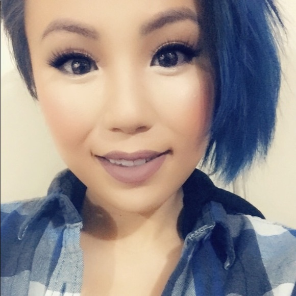 Profile Picture of Julia Vu (@jvu3825) on Poshmark