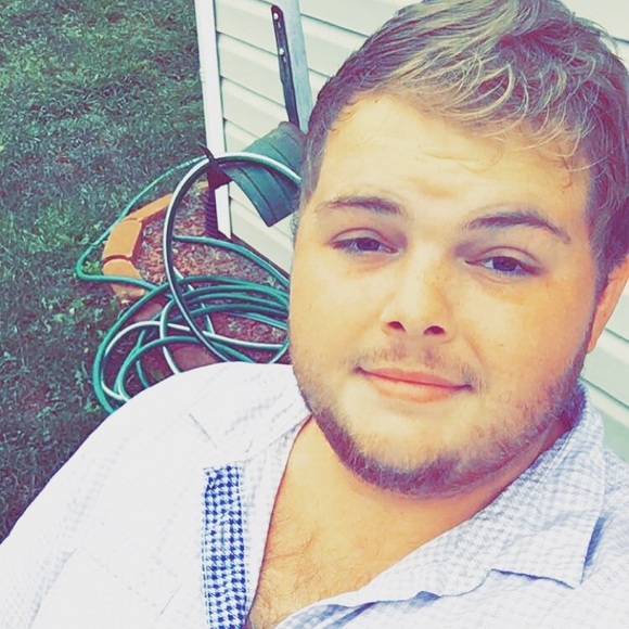 Profile Picture of Jonathan Gates (@jonathangates) on Poshmark
