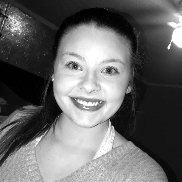 Profile Picture of Regan Witherington (@reganwitheringt) on Poshmark