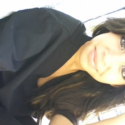 Profile Picture of LucyCandelaria (@lovebythesun) on Twitter