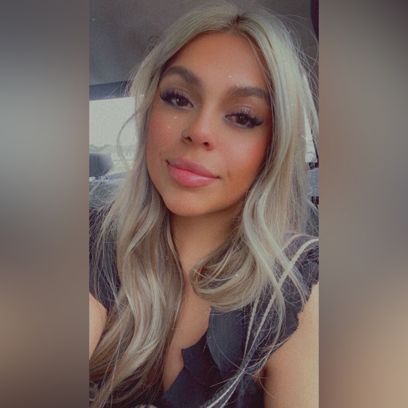 Profile Picture of Gaby Cuellar (@gabycuellar) on Poshmark