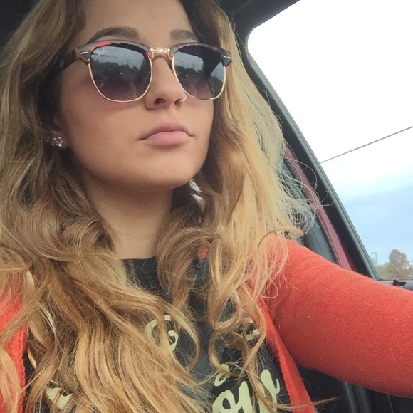 Betul Ertas - Poshmark Profile Picture of Betul Ertas (@betulertas0) on Poshmark