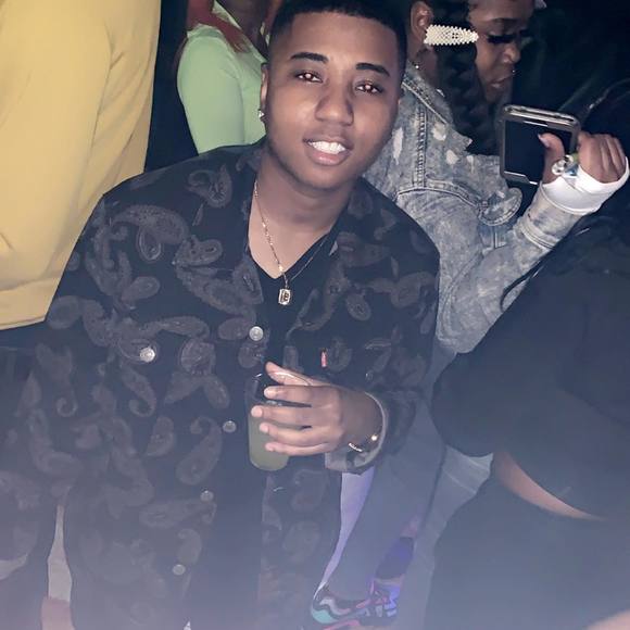 Profile Picture of Simone Floyd (@moniefloyd2962) on Poshmark