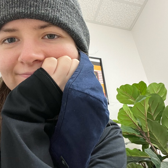 Profile Picture of Hana Knill (@hanaknill) on Poshmark