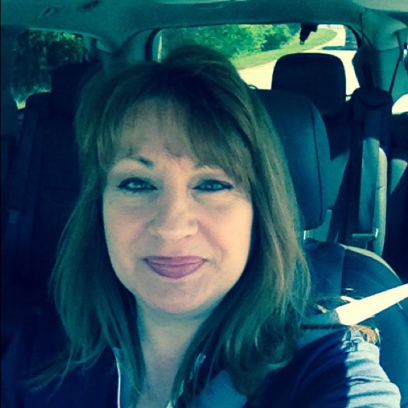 Profile Picture of Donna Englebretson (@denglebretson42) on Poshmark